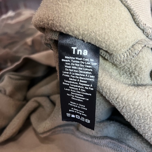🤍 Camo Aritzia TNA The Perfect Hoodie Size M - Picture 4 of 5